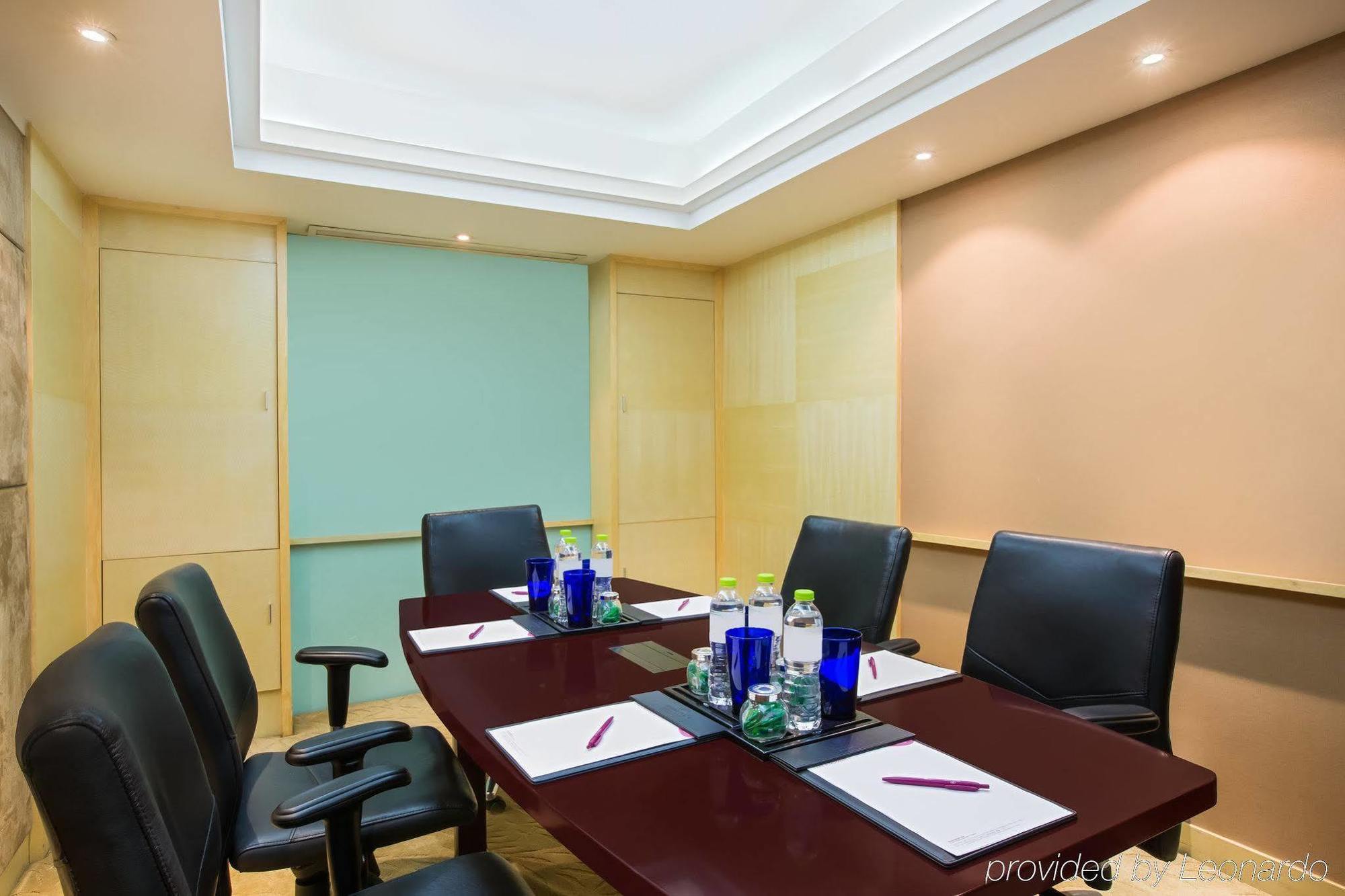 Crowne Plaza Nanjing Hotels & Suites Экстерьер фото